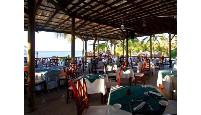 Hibiscus Beach Resort & Spa poza 7